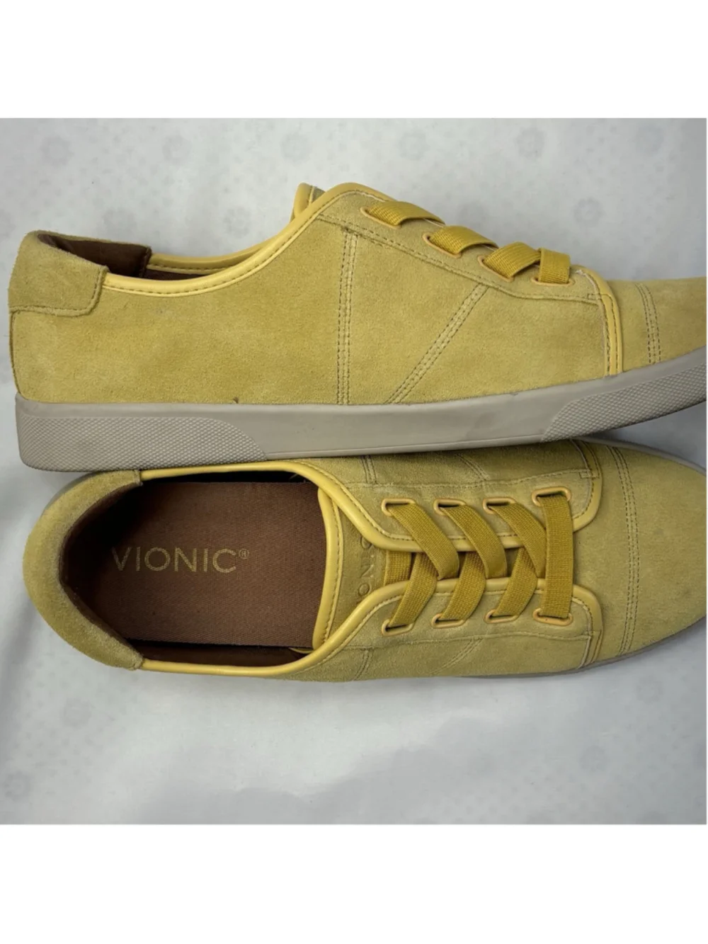 Vionic women yellow
